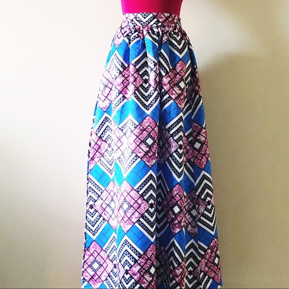 Beautiful Maxi Skirt w/ Ethic Print